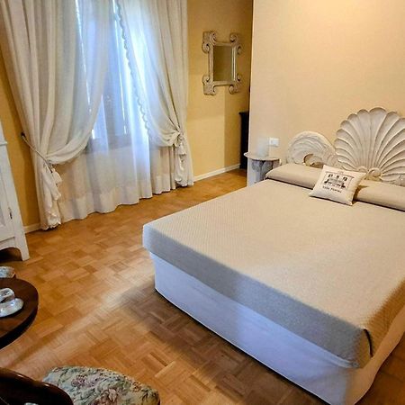 B&B Villa Fiorini Moniga del Garda Exteriör bild