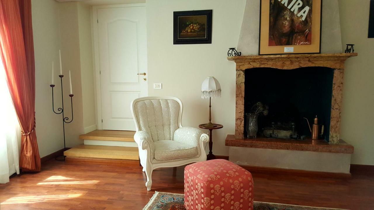 B&B Villa Fiorini Moniga del Garda Exteriör bild