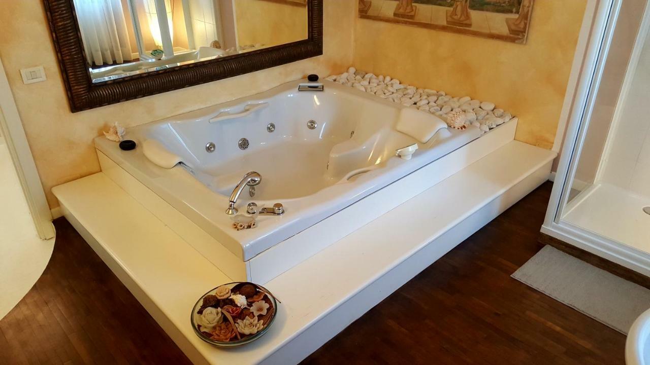 B&B Villa Fiorini Moniga del Garda Exteriör bild