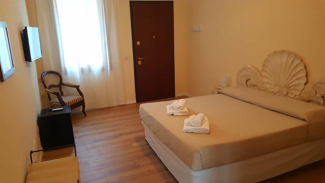 B&B Villa Fiorini Moniga del Garda Exteriör bild